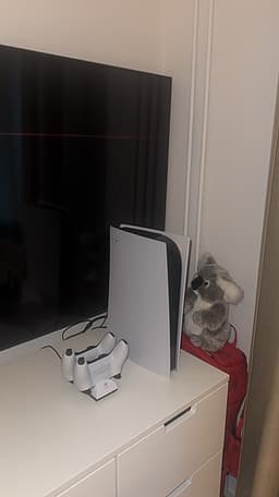 PS5 i nyskick – originalkartong & tillbehör finns kvar