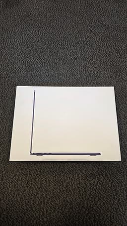 Macbook Air 13 - 2025 - 13 Tum - M4 - Oöppnad