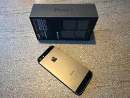 Apple iPhone 5 Mobiltelefon 16 GB svart