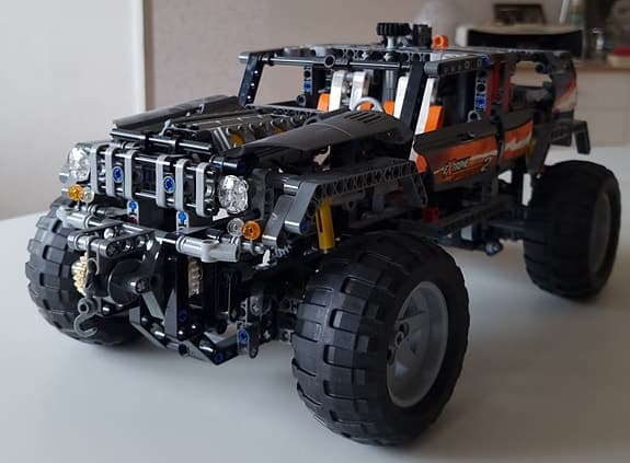 LEGO Racers Ferrari 599 GTB Fiorano 1:10 & LEGO Technic Off-Roader