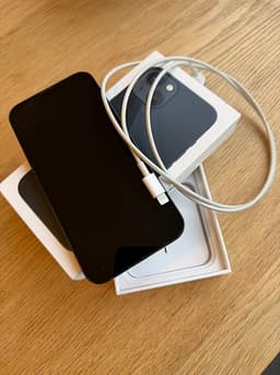 Apple iPhone 13 128 GB svart - välvårdad, originalkartong & laddkabel