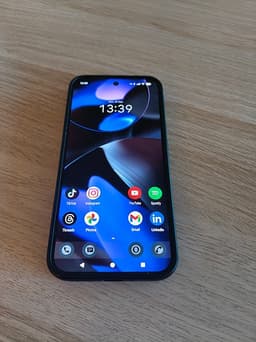 Google Pixel 9XL Hazel color.