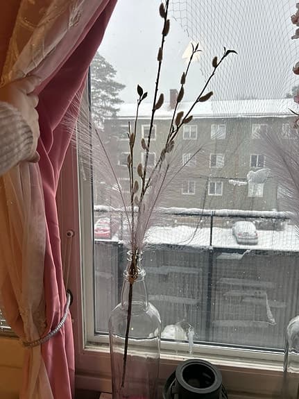 vaser med blommor