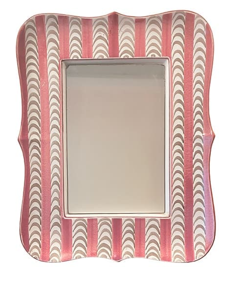 Spegel i målad fajans designad av Stig Lindberg för Gustavsbergs Studio.