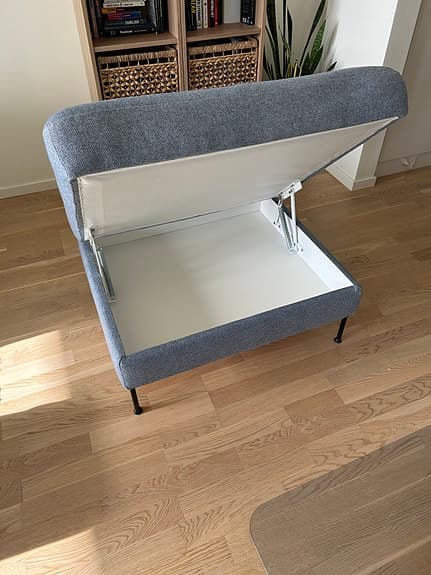 Fotpall/sittpall med förvaring