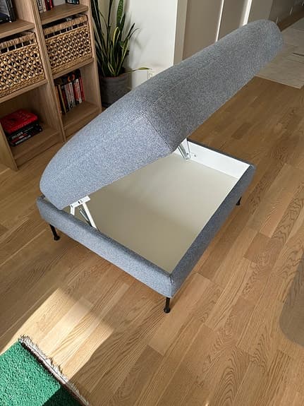 Fotpall/sittpall med förvaring