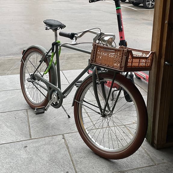 Nyservad! Stilren cykel, Retro, Olivgrön, Cognacsdäck, Brooks-sadel, 3 växlar