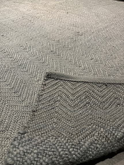 Stor Dixie-matta, mörkgrå perfekt för home staging