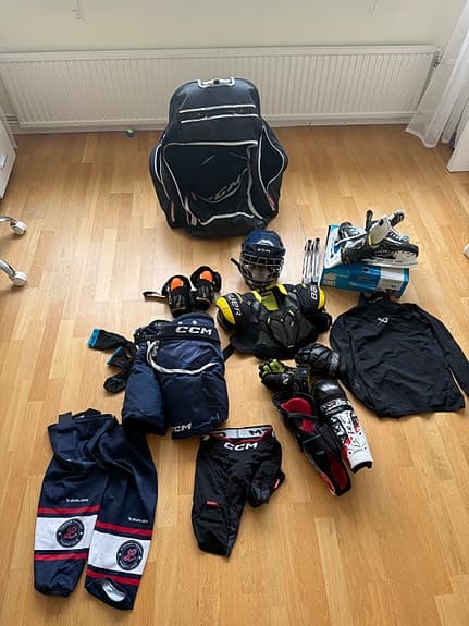 Bauer Hockeyutrustning med Skridskor och Skydd