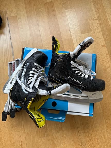 Bauer Hockeyutrustning med Skridskor och Skydd