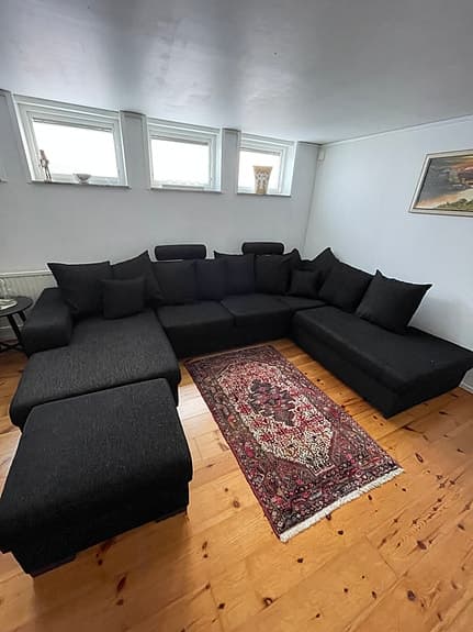 Mysig soffa med två divaner + sittpuff