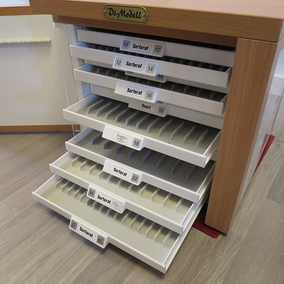 Displayskåp snurrbart, klockarmband, utställning, skyltställ, monter, Di-Modell