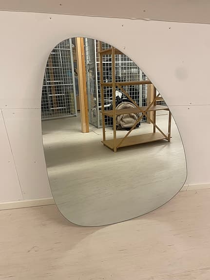 Tunn väggspegel 70x100