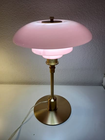 Vacker klassisk bordslampa