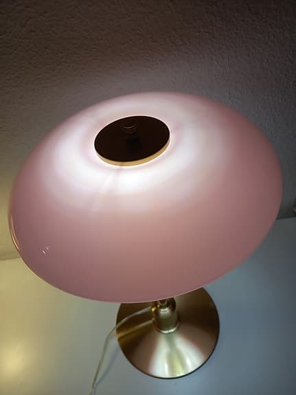 Vacker klassisk bordslampa