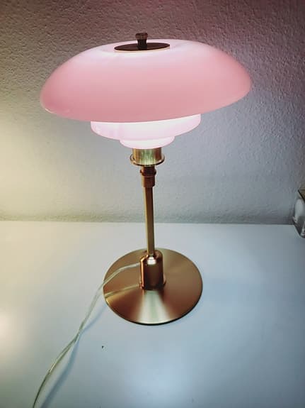 Vacker klassisk bordslampa