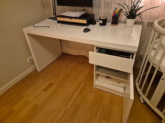 Skrivbord IKEA MALM – mycket gott skick