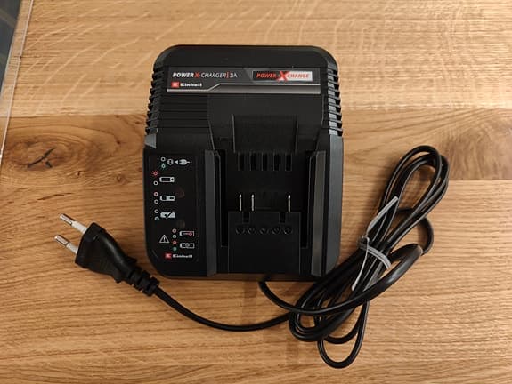 Einhell laddare 18V, oanvänd.