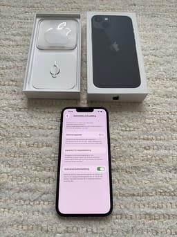Apple iPhone 13 128 GB svart