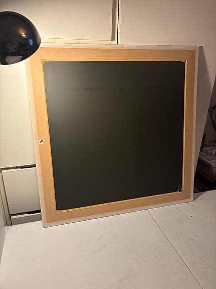 Spegel med vit träram