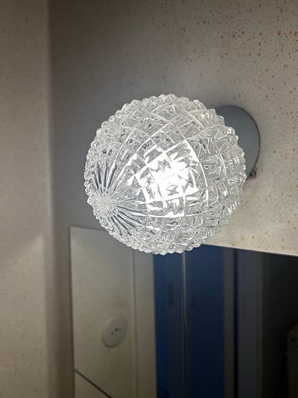 Retro vägglampa med glaskupa