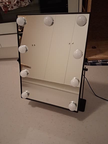 IKEA Sminkbordsspegel med lampor