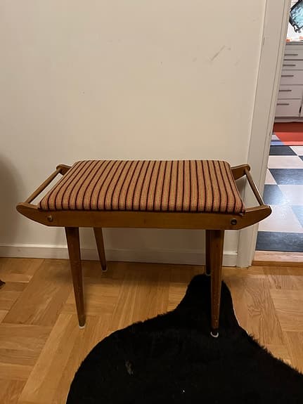 Pall / Pianopall med förvaring.