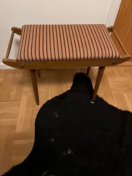 Pall / Pianopall med förvaring.