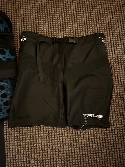 True SR S Ishockeybyxor Svart