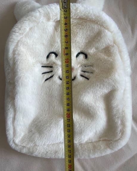 Vitt fluffig liten ryggsäck - katt