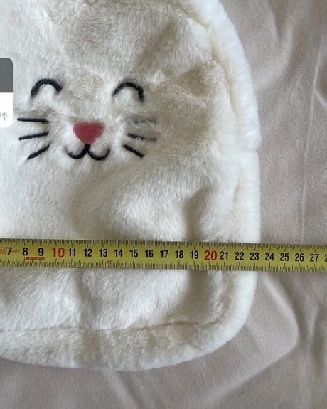Vitt fluffig liten ryggsäck - katt