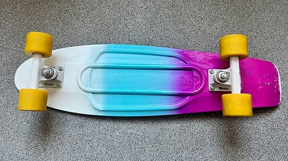 Penny Cruiser Skateboard flerfärgad med gula hjul