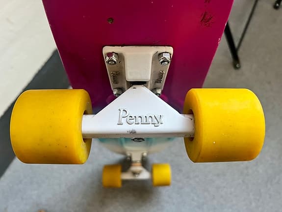 Penny Cruiser Skateboard flerfärgad med gula hjul