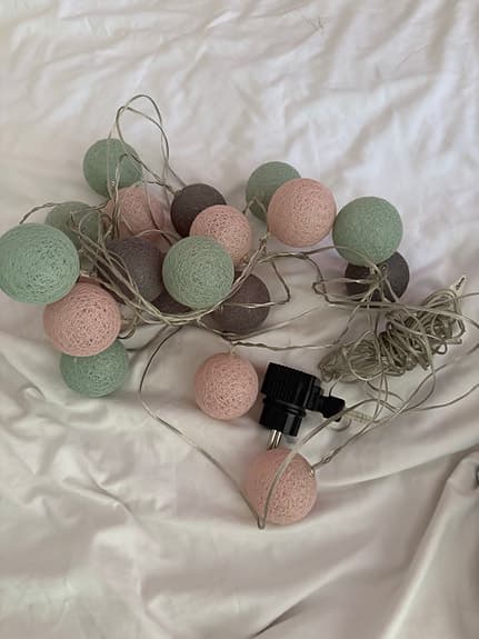 Dekorativ ljusslinga med garnbollar – LED – mysbelysning