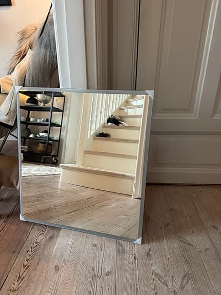 Spegel med LED-belysning