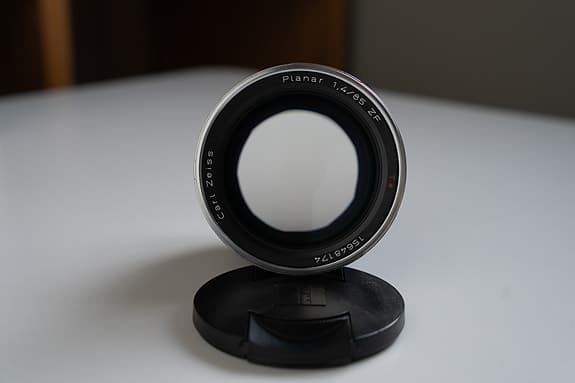 ZEISS Planar T* ZF 85mm f/1,4 F-mount (Nikon fit) + Leitax EF adapter