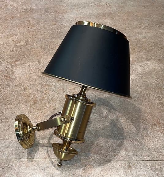 Vägglampa skepps modell, mässing, plåtskärm. 1900-tal. a.h.