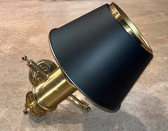 Vägglampa skepps modell, mässing, plåtskärm. 1900-tal. a.h.