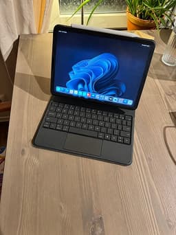 iPad Air 4th gen 256GB, 10.9” (Wi-Fi), Touch penna, tangentbord, tillbehör