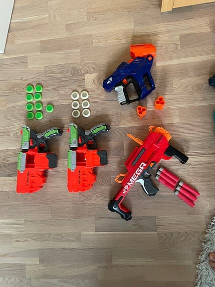 Nerf leksaksvapen och tillbehör (Paketpris/Säljs separerat också)