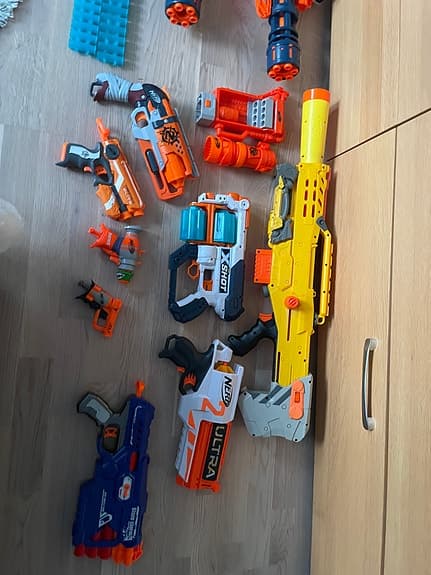 Nerf leksaksvapen och tillbehör (Paketpris/Säljs separerat också)