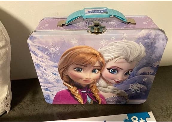 Frozen Paket: Pussel, Figurer, Väska och Gosedjur