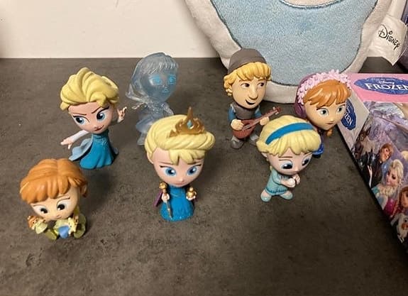 Frozen Paket: Pussel, Figurer, Väska och Gosedjur