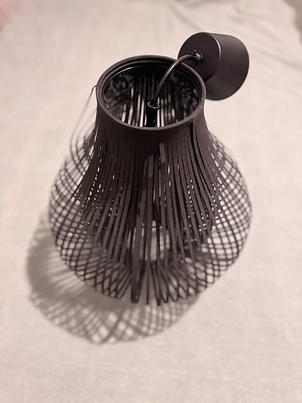 Svart taklampa från Mio