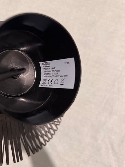 Svart taklampa från Mio