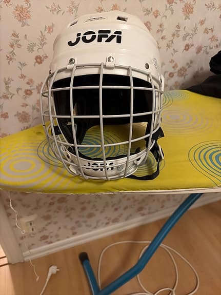 Jofa Ishockeyhjälm med galler vit