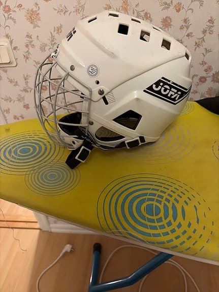 Jofa Ishockeyhjälm med galler vit