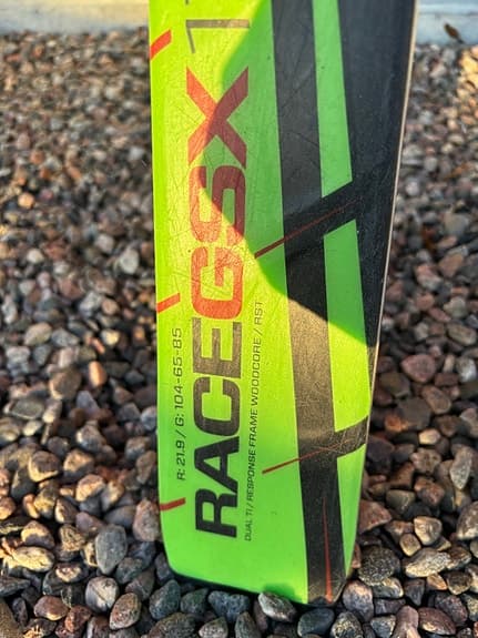 Fantastiska Elan Race slalomskidor