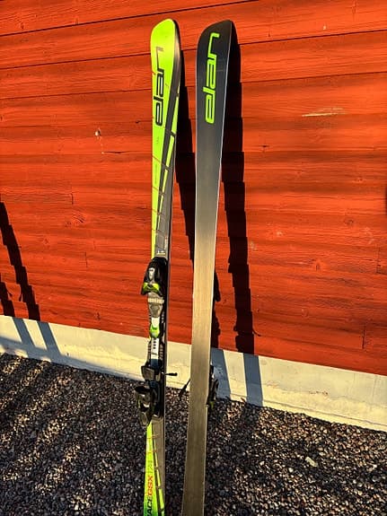 Fantastiska Elan Race slalomskidor