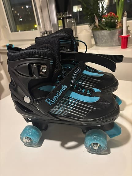 Fina oanvända rullskridskor